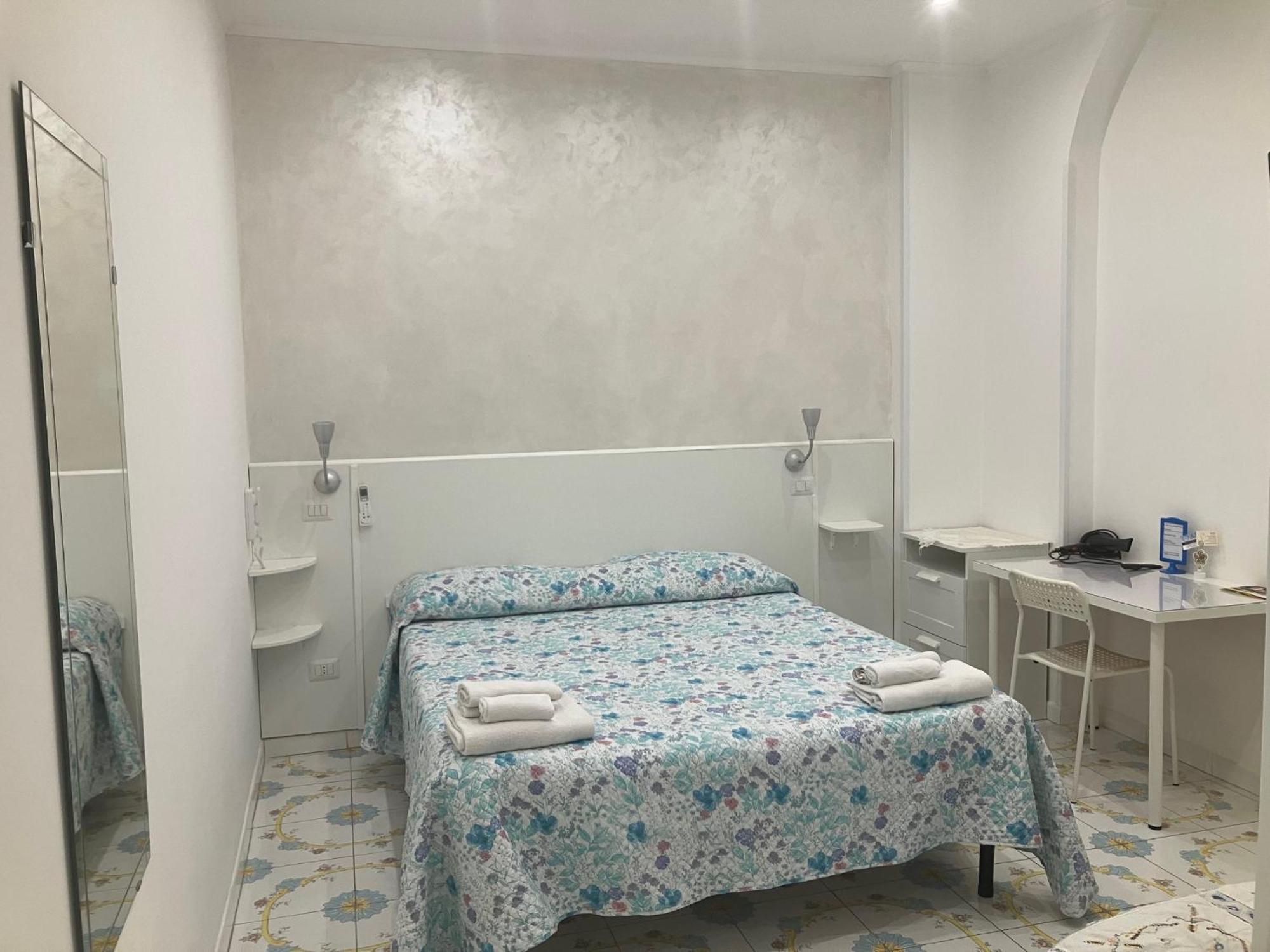 Albergo Oasi Napoli Bagian luar foto