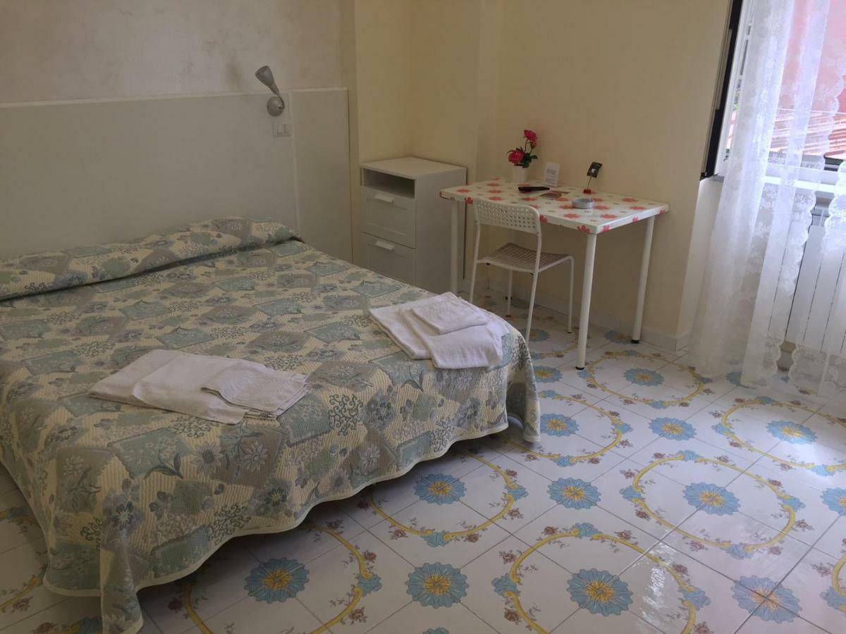 Albergo Oasi Napoli Bagian luar foto