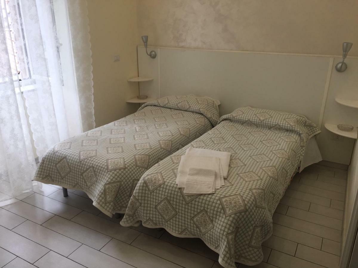 Albergo Oasi Napoli Bagian luar foto
